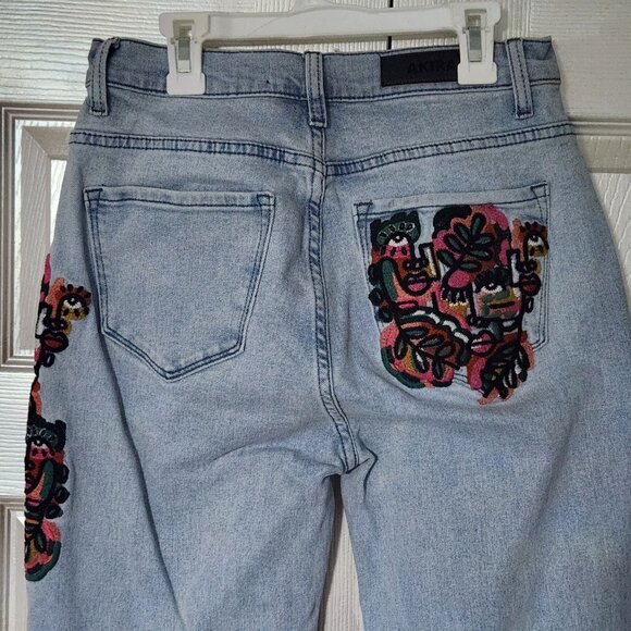 Akira EMBROIDERY DETAILED STRAIGHT LEG JEANS Size 5 - Picture 3 of 7